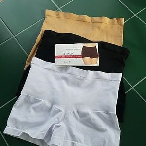 Marilyn Monroe shaping shorts size Large